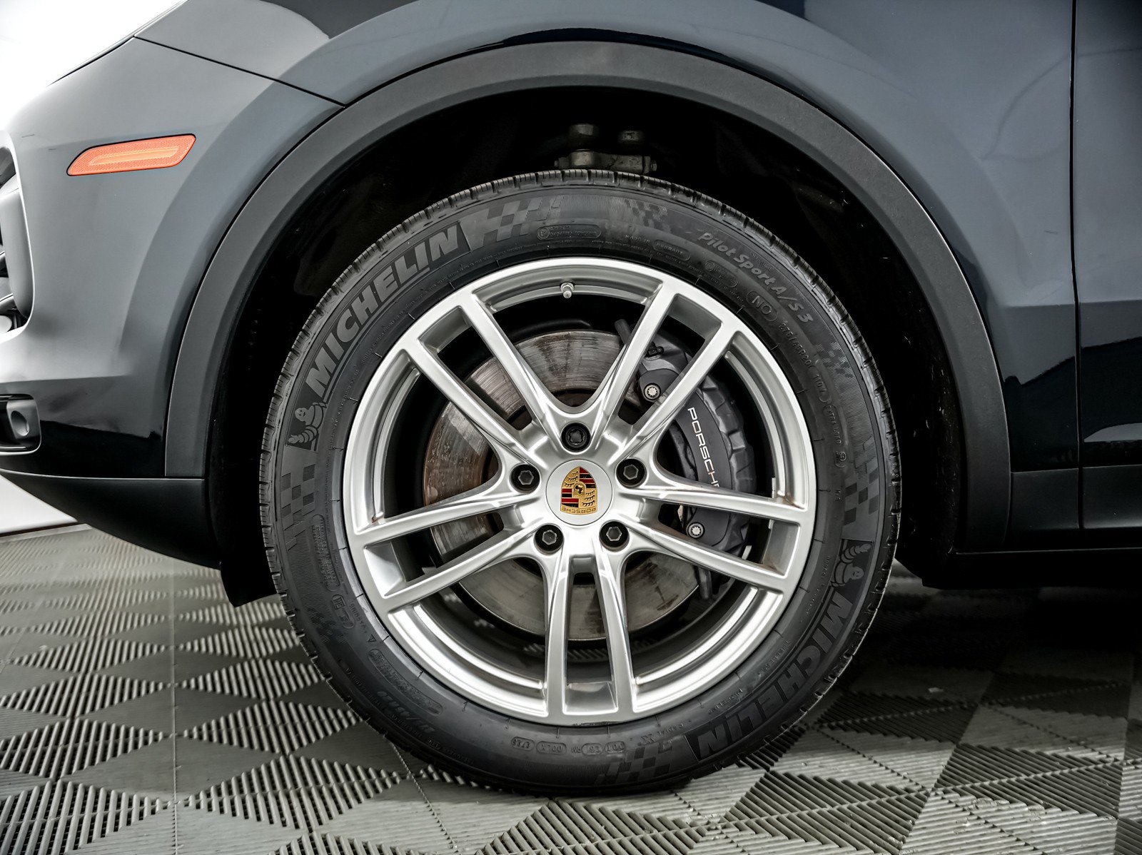 Certified 2023 Porsche Cayenne AWD/4WD image 15