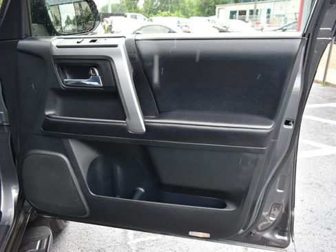 Used 2016 Toyota 4Runner SR5 AWD/4WD image 39