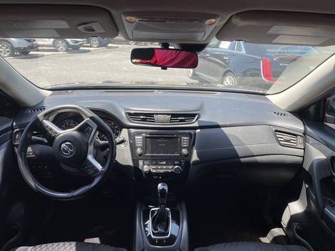 Used 2020 Nissan Rogue SV FWD image 12