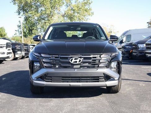 Used 2025 Hyundai Tucson SE image 3