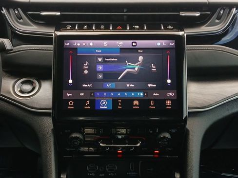 Used 2022 Jeep Grand Cherokee L Limited AWD/4WD image 4