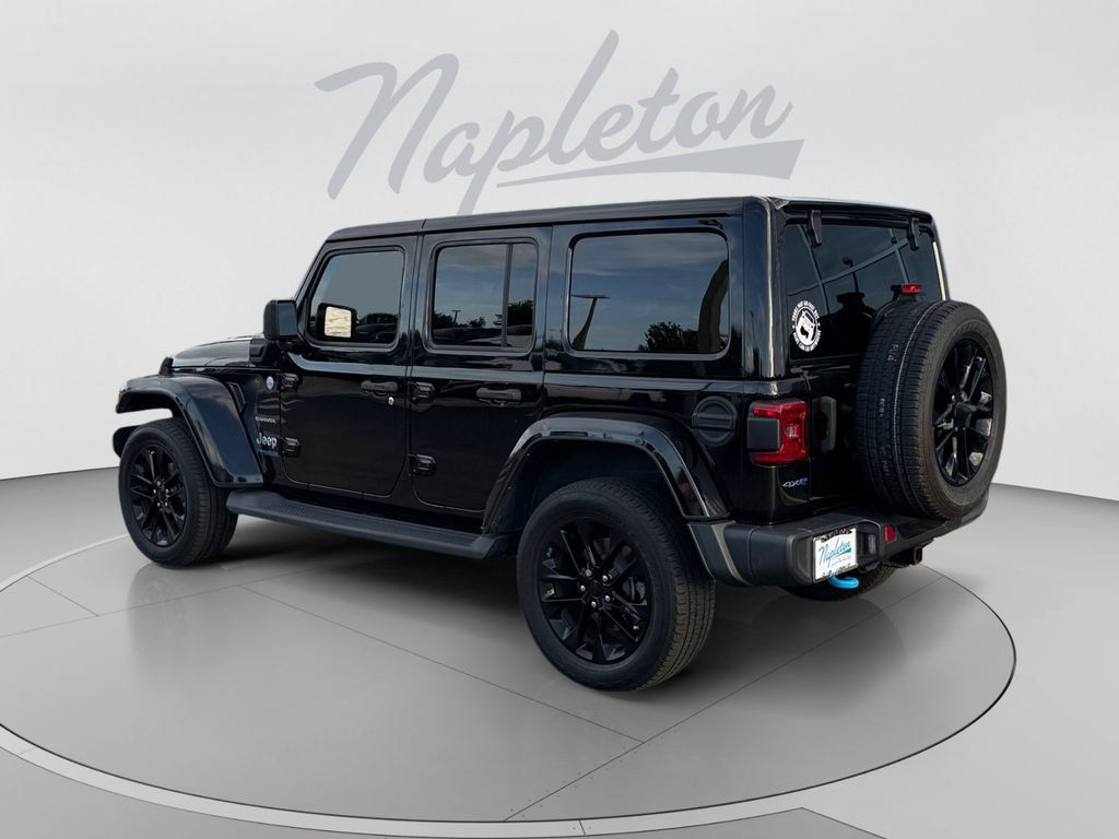 Used 2022 Jeep Wrangler Unlimited Sahara w/ Cold Weather Group AWD/4WD image 3
