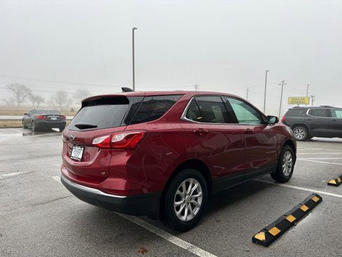 Used 2018 Chevrolet Equinox LT image 2