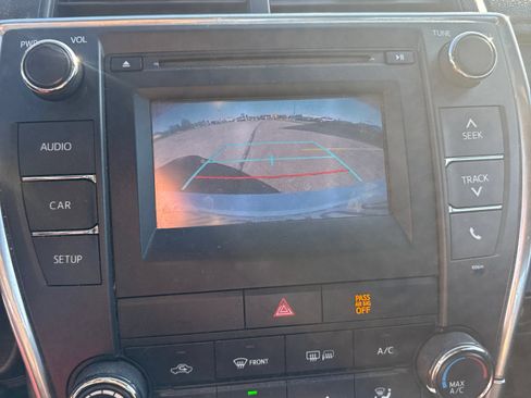 Used 2017 Toyota Camry SE FWD image 6