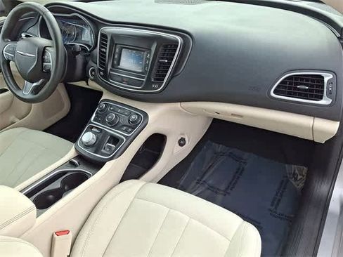 Used 2016 Chrysler 200 Limited image 32