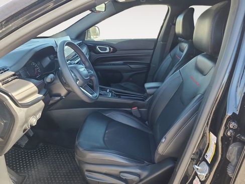 Used 2025 Jeep Compass Trailhawk image 9