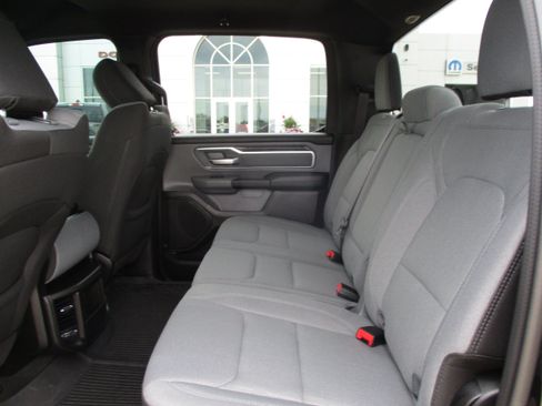 Used 2022 RAM 1500 Big Horn AWD/4WD image 34
