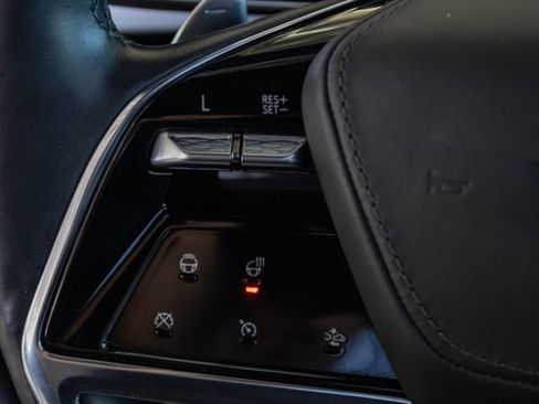 Used 2025 Cadillac Escalade Premium Luxury Platinum image 12