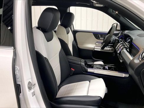 Used 2021 Mercedes-Benz GLB 35 AMG 4MATIC image 7