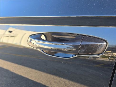 Used 2022 Volkswagen Taos SE image 7