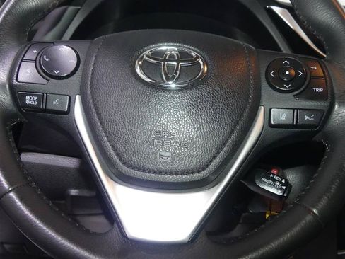Used 2018 Toyota Corolla SE FWD image 30