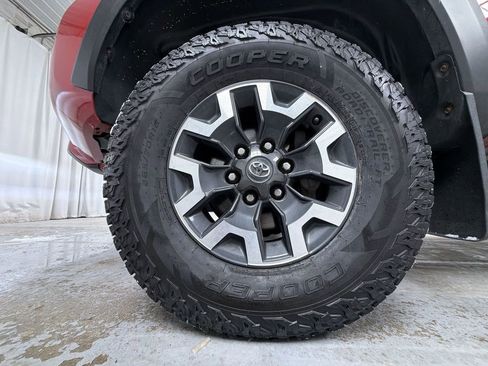 Used 2022 Toyota Tacoma TRD Off-Road image 11