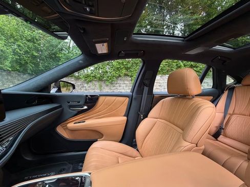 Certified 2024 Lexus LS 500 AWD image 37