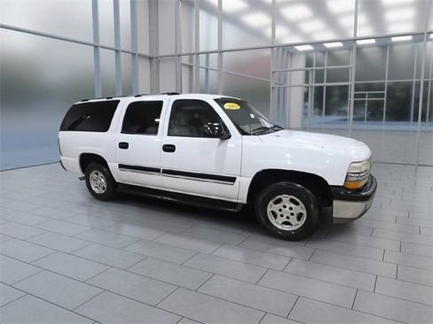 Used 2004 Chevrolet Suburban LS image 2