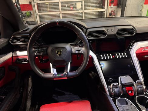 Used 2020 Lamborghini Urus image 12