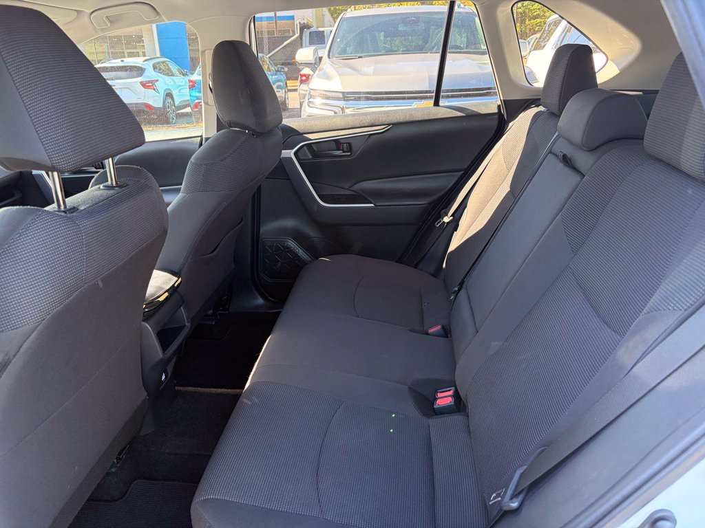 Used 2019 Toyota RAV4 LE FWD image 25