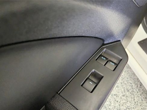 Used 2013 Ford Mustang V6 image 26