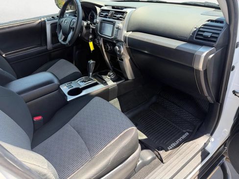 Used 2017 Toyota 4Runner SR5 AWD/4WD image 20