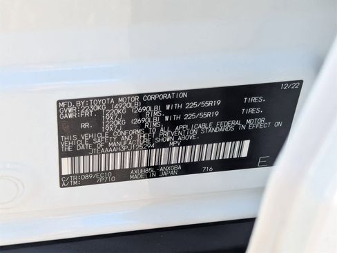 Used 2023 Toyota Venza XLE image 35