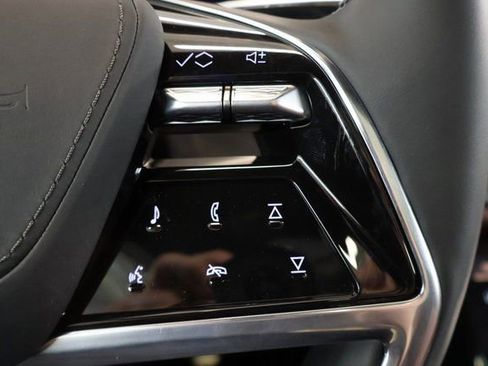 New 2026 Cadillac Vistiq Platinum image 17