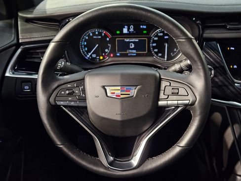 Used 2025 Cadillac XT6 Premium Luxury image 28