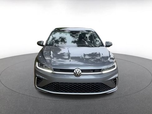 Used 2025 Volkswagen Jetta SE image 3