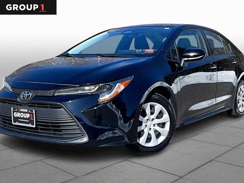 Certified 2023 Toyota Corolla LE image 1