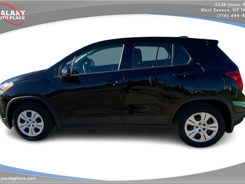 Used 2018 Chevrolet Trax LS w/ LPO, Protection Package FWD image 8