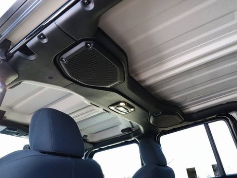 Used 2023 Jeep Gladiator Sport image 19