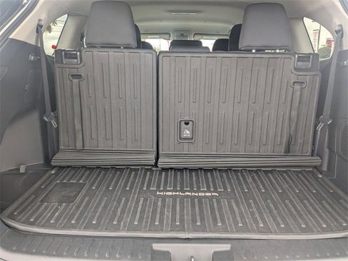 Certified 2024 Toyota Highlander LE image 29