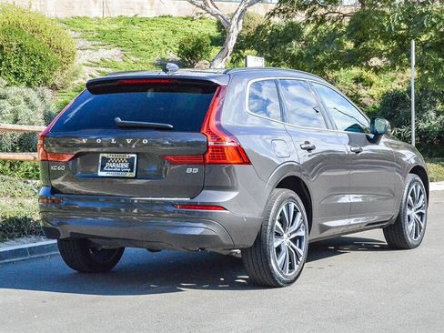 Used 2022 Volvo XC60 B5 Momentum w/ Advanced Package image 6