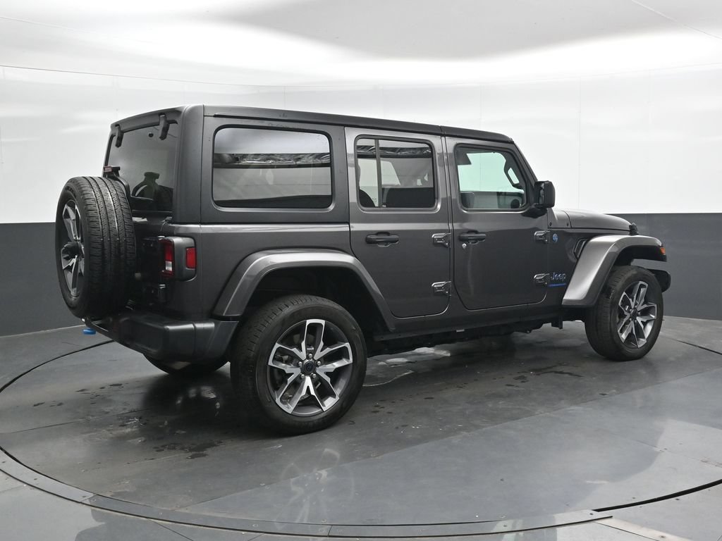 Used 2024 Jeep Wrangler Unlimited AWD/4WD image 2