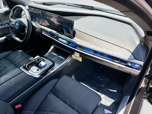 Used 2024 BMW i7 xDrive60 w/ Executive Package image 35