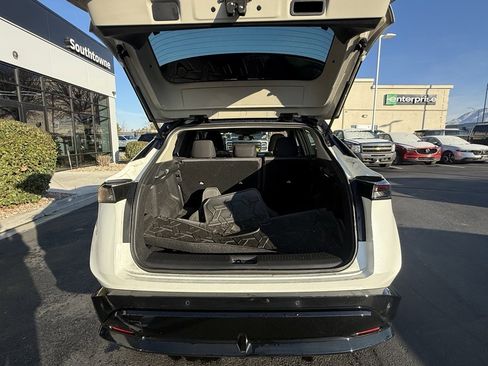 Used 2023 Nissan Ariya FWD image 25