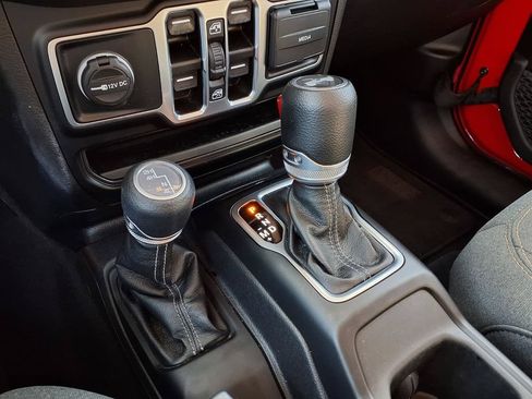 Used 2025 Jeep Wrangler Unlimited Sport AWD/4WD image 18