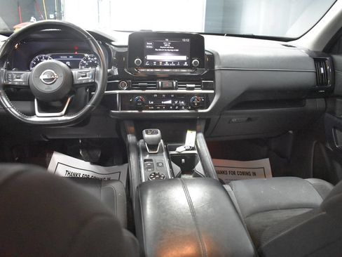 Used 2022 Nissan Pathfinder SV AWD/4WD image 11