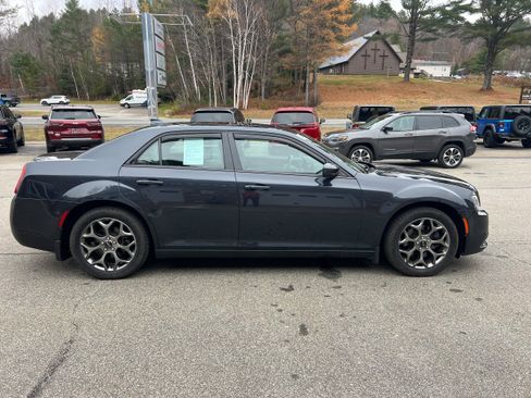 Used 2016 Chrysler 300 S image 4