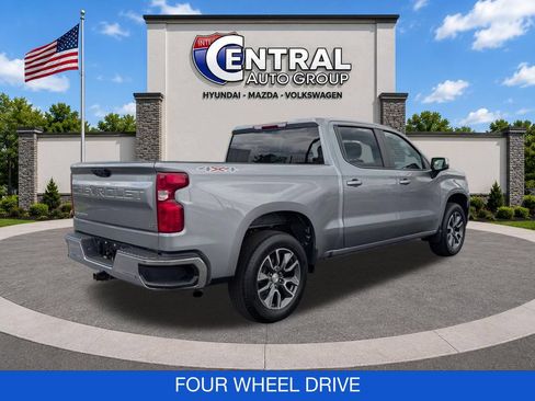 Used 2023 Chevrolet Silverado 1500 LT AWD/4WD image 8