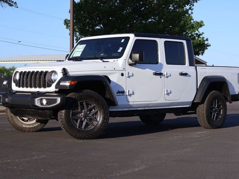 Used 2025 Jeep Gladiator Sport AWD/4WD image 18