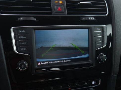 Used 2017 Volkswagen Golf R 4-Door image 21