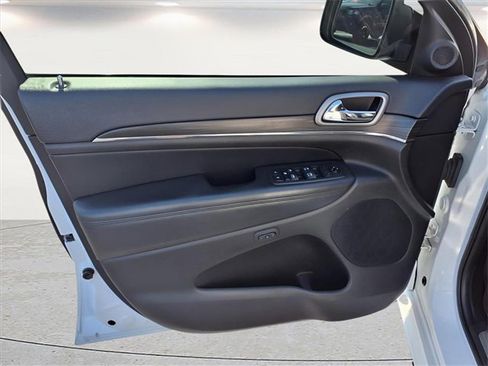 Used 2020 Jeep Grand Cherokee Limited X image 17