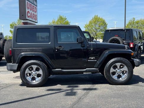 Used 2016 Jeep Wrangler Sahara w/ Dual Top Group AWD/4WD image 3