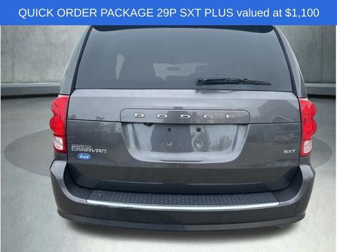 Used 2016 Dodge Grand Caravan SXT image 5