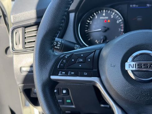 Certified 2020 Nissan Rogue SV FWD image 22