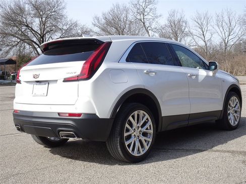 Certified 2022 Cadillac XT4 Luxury w/ Cold Weather Package image 5