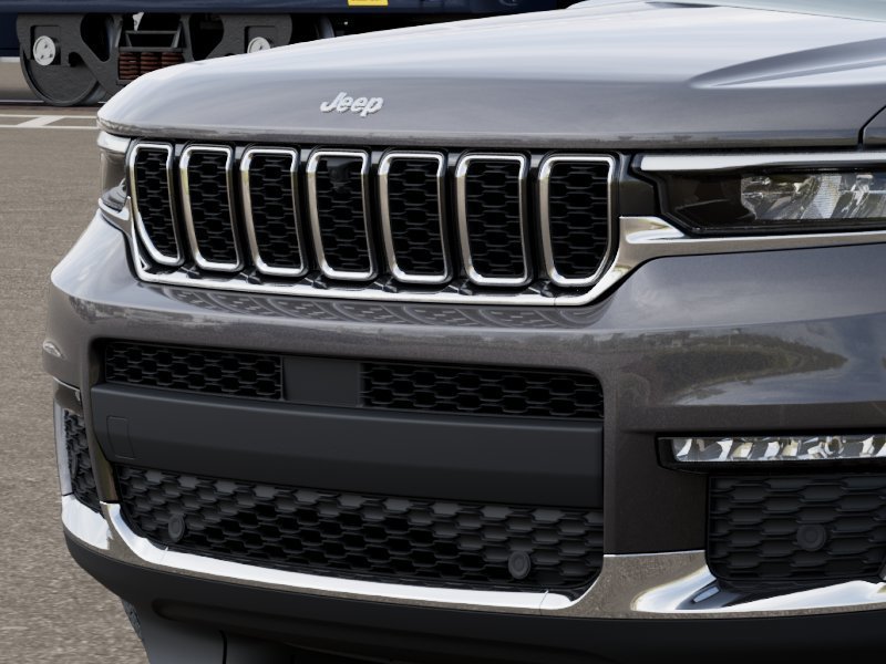 Used 2025 Jeep Grand Cherokee L Limited w/ Luxury Tech Group II AWD/4WD image 12