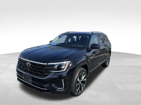 Certified 2024 Volkswagen Atlas SEL Premium R-Line image 3