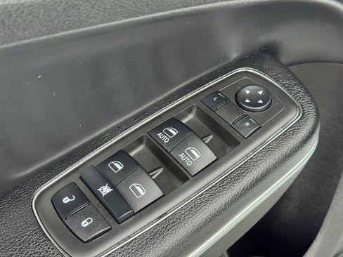 Used 2022 Chrysler 300 Touring L w/ Safetytec Plus Group image 39