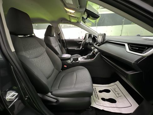 Used 2021 Toyota RAV4 XLE AWD/4WD image 28