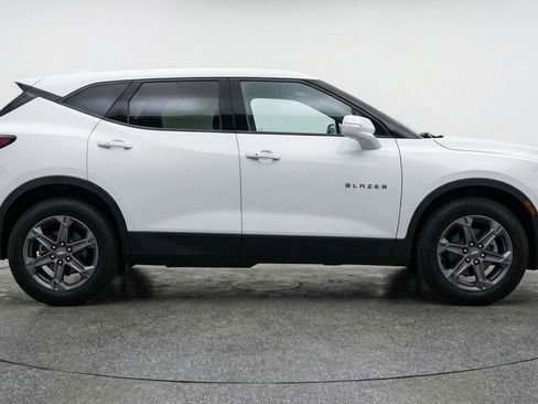 Used 2025 Chevrolet Blazer LT image 11